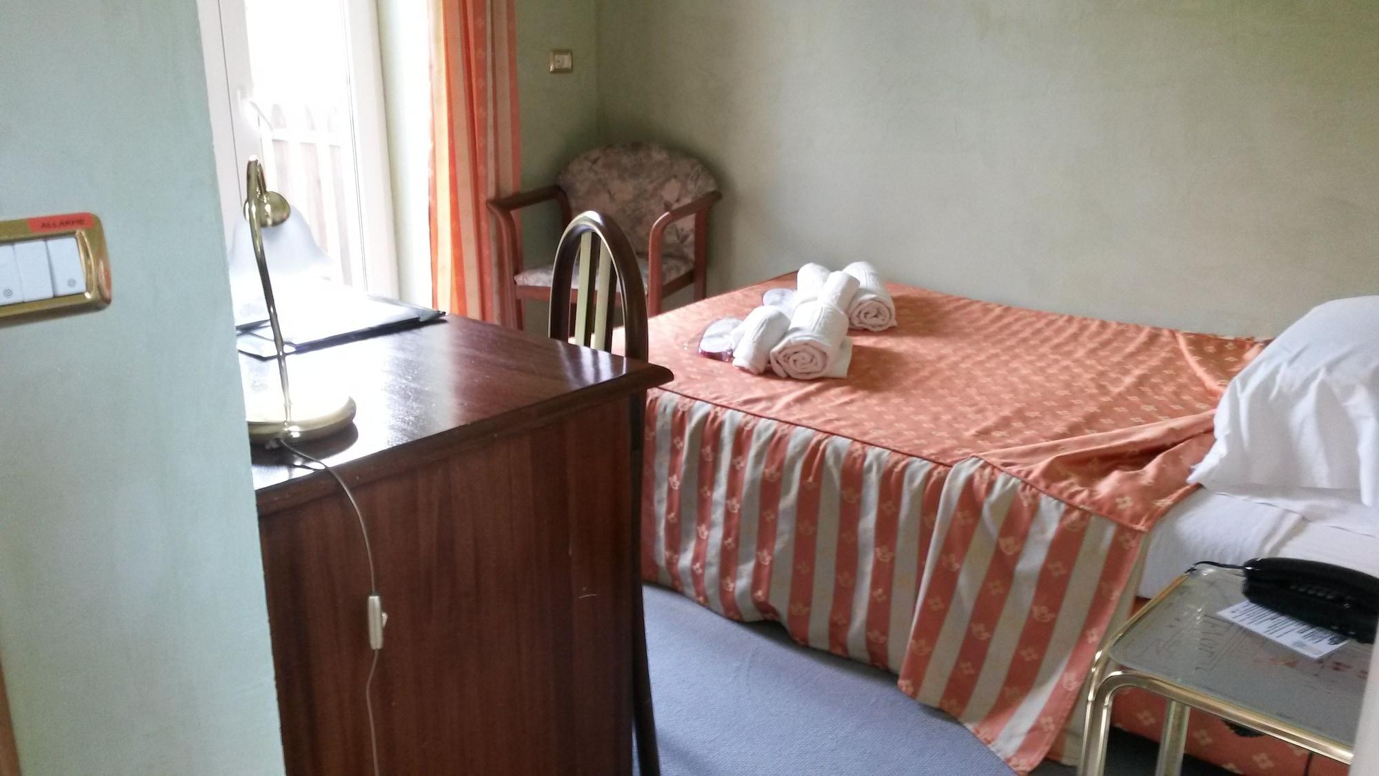 Hotel Villa Delle Ortensie Sant'Omobono Terme Bagian luar foto