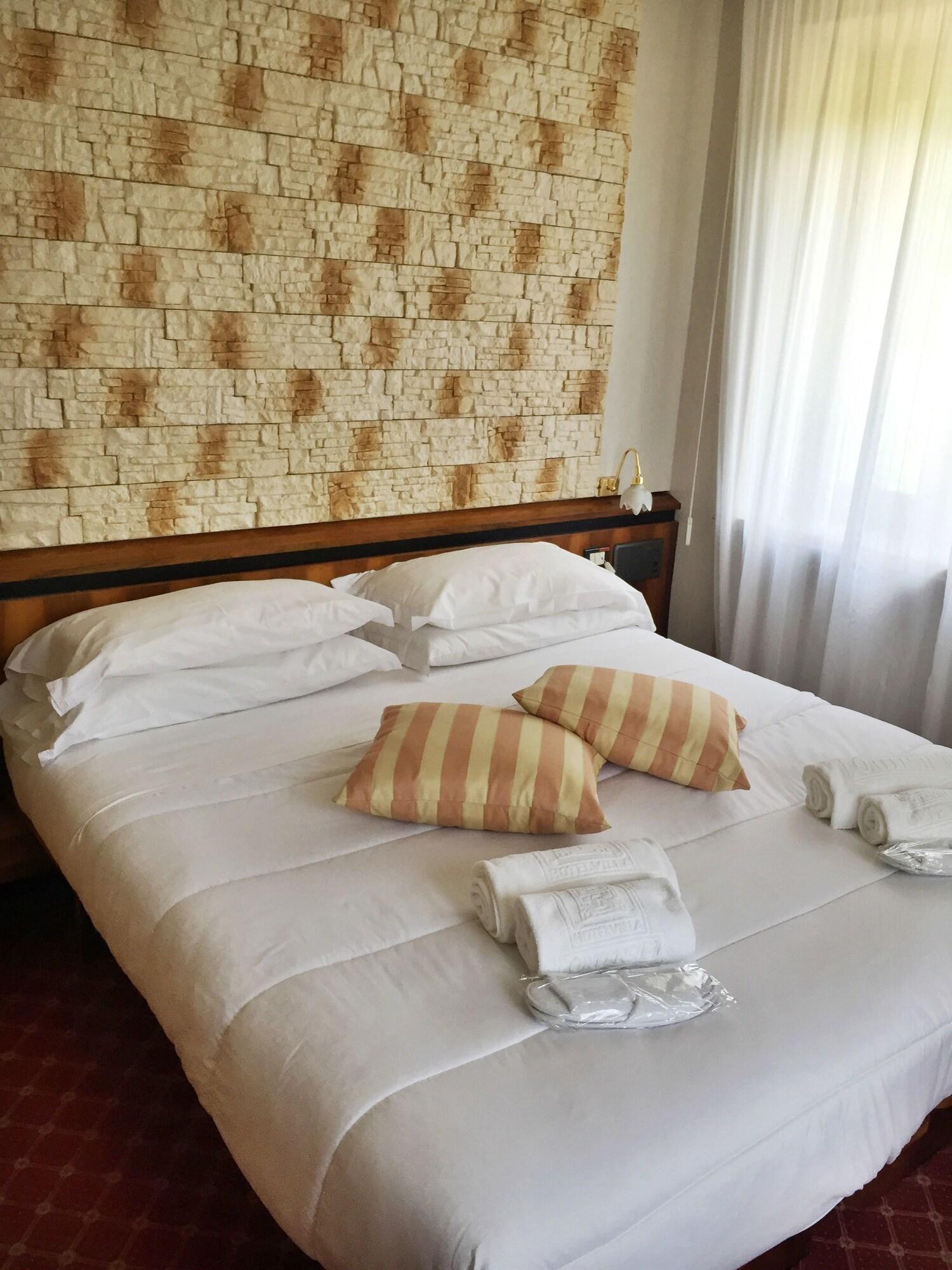 Hotel Villa Delle Ortensie Sant'Omobono Terme Bagian luar foto