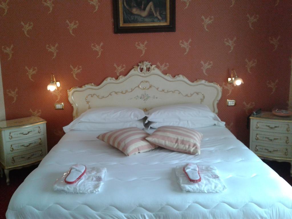 Hotel Villa Delle Ortensie Sant'Omobono Terme Bagian luar foto