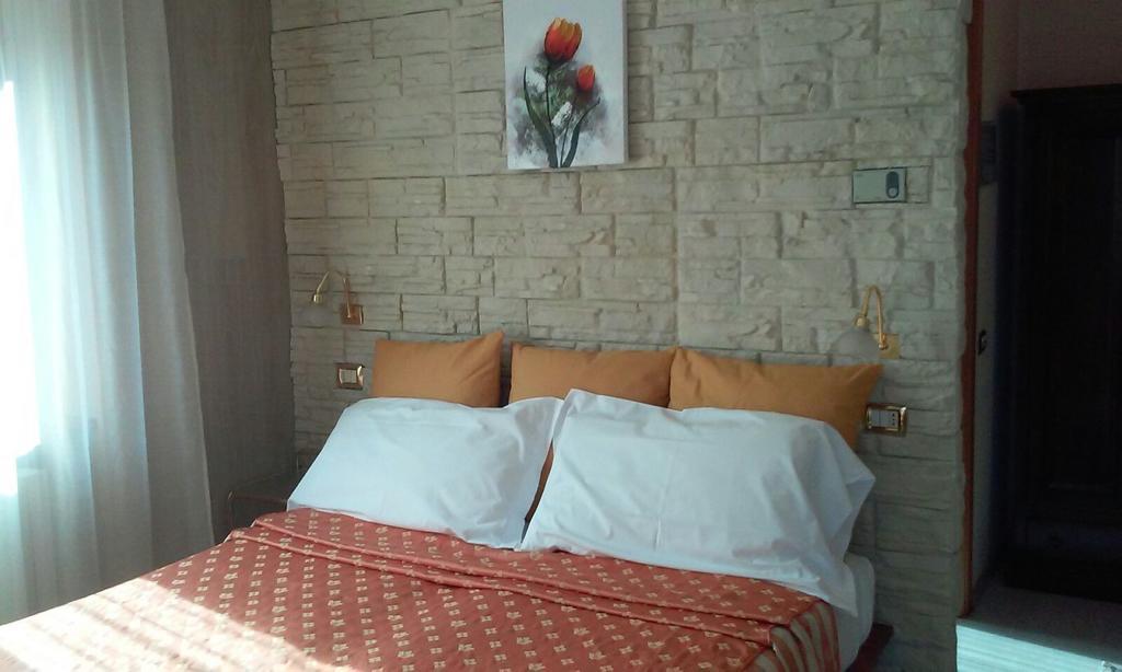Hotel Villa Delle Ortensie Sant'Omobono Terme Bagian luar foto