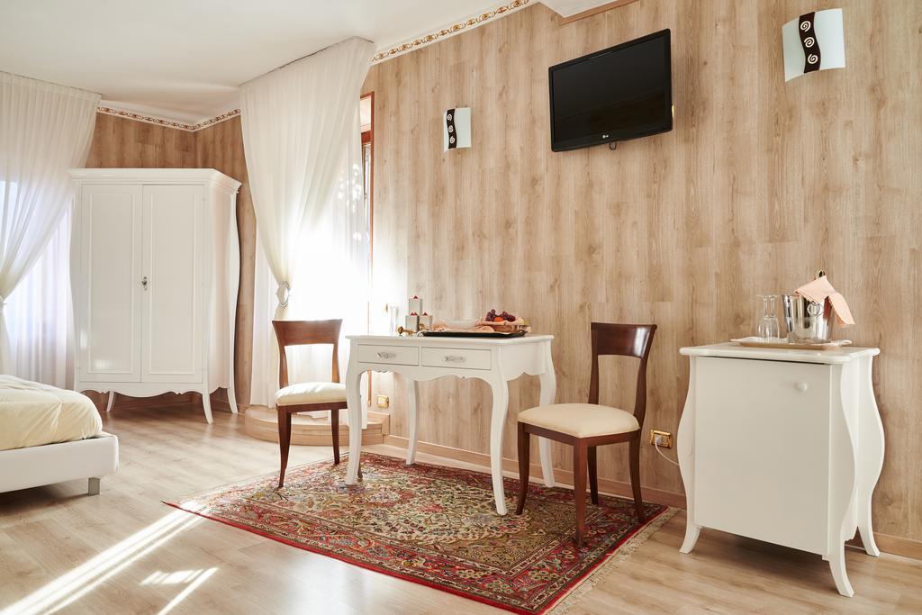 Hotel Villa Delle Ortensie Sant'Omobono Terme Bagian luar foto