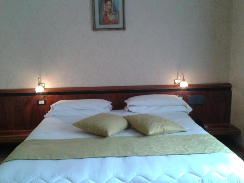 Hotel Villa Delle Ortensie Sant'Omobono Terme Bagian luar foto