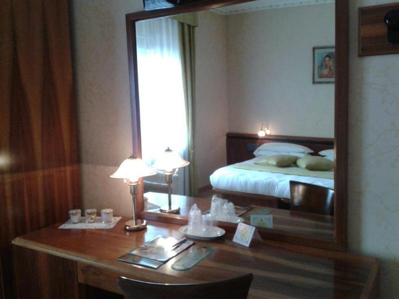 Hotel Villa Delle Ortensie Sant'Omobono Terme Bagian luar foto