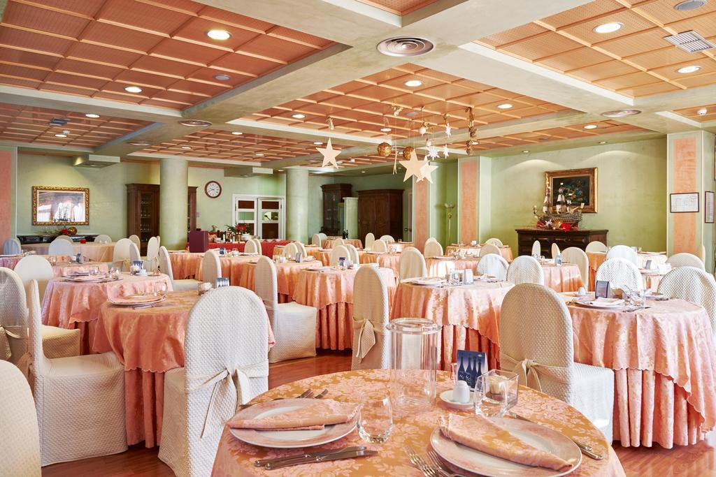 Hotel Villa Delle Ortensie Sant'Omobono Terme Bagian luar foto