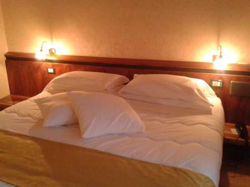 Hotel Villa Delle Ortensie Sant'Omobono Terme Bagian luar foto