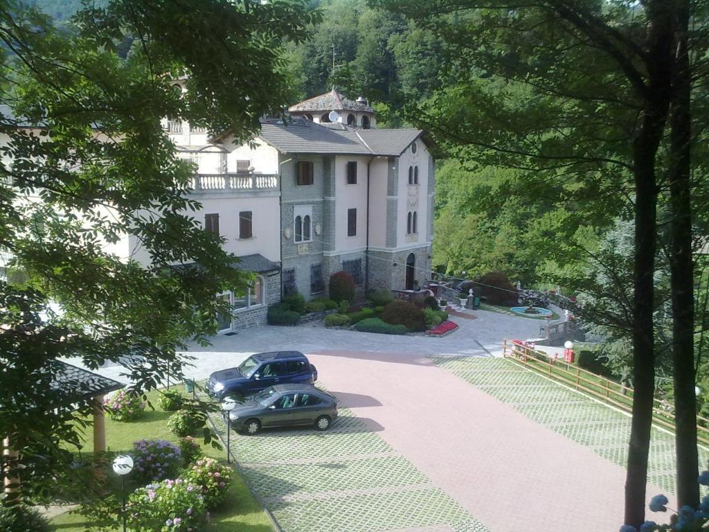 Hotel Villa Delle Ortensie Sant'Omobono Terme Bagian luar foto
