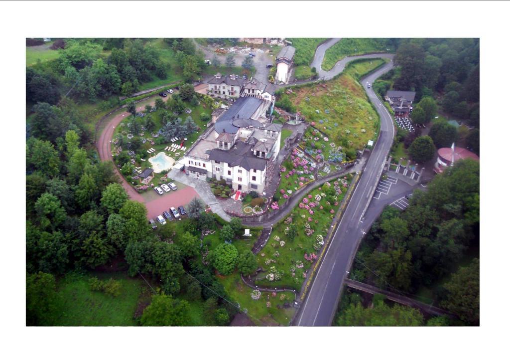 Hotel Villa Delle Ortensie Sant'Omobono Terme Bagian luar foto