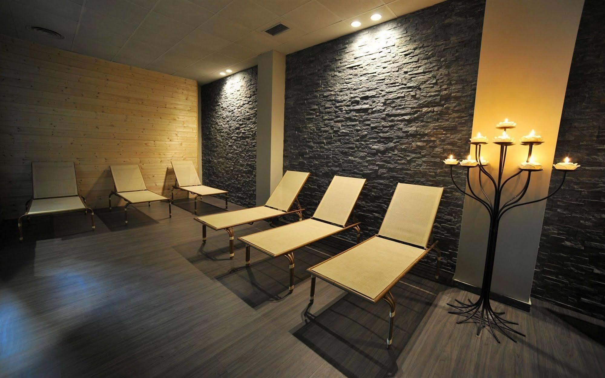 Hotel Villa Delle Ortensie Sant'Omobono Terme Bagian luar foto